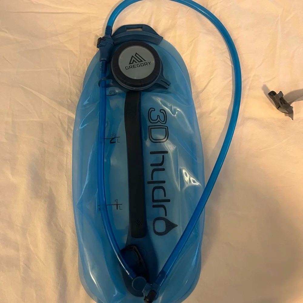 Like new Gregory Nano 22 H2O Gray Backpack with Hydration Pack - Picture 3 of 8